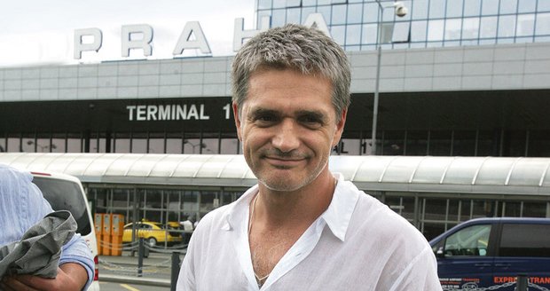 Konstantin Lavroněnko přiletěl včera odpoledna na letiště Praha-Ruzyně