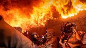 Ohnivé peklo na vlastní kůži, ale zatím jen „jako“, si mohou zkoušet hasiči ve výcvikovém kontejneru ve Vysokém Mýtě.
