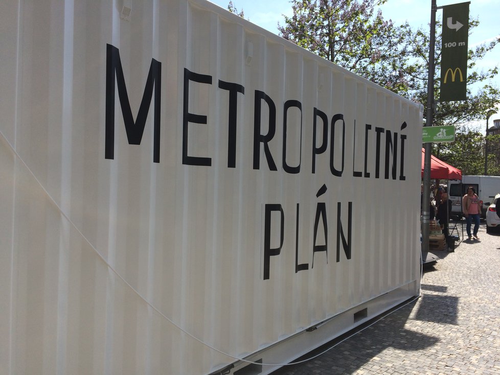 Po Praze putoval kontejner s informacemi o Metropolitním plánu.