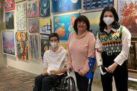 400 děl a rekordních sedm milionů: Výtěžek aukce Konta Bariéry podpoří handicapované studenty