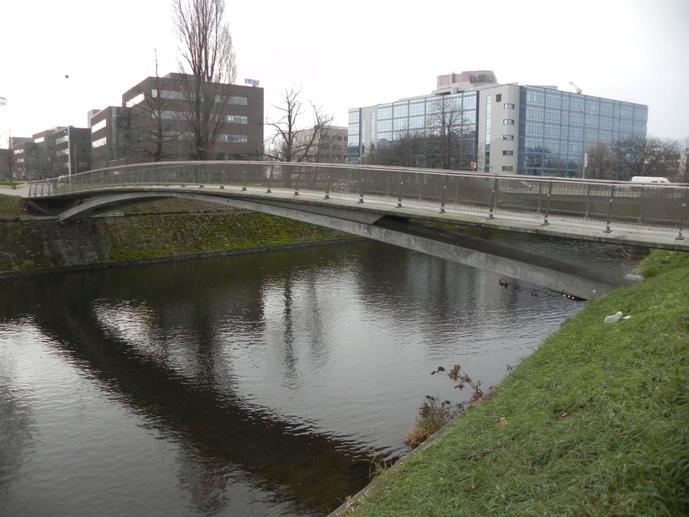 Lávka spojující Spielberk Office Centre se středem Brna z roku 2007