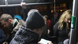 Černý pasažér napadl v Brně revizory: Nastříkal jim do očí pepřový sprej 