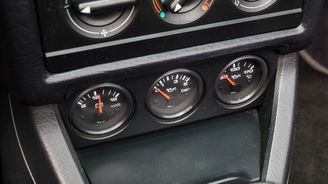 Kontrolka tlaku mazání Kontrolka tlaku mazání