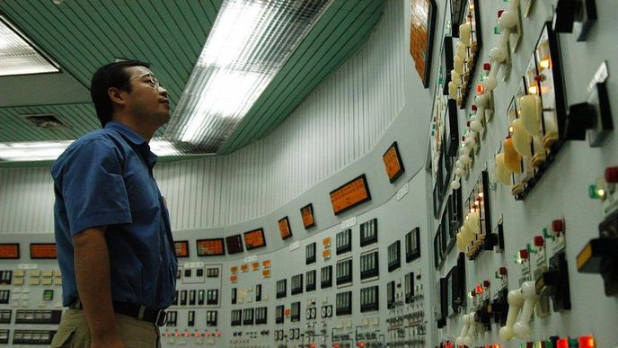Kontrolní místnost čínské jaderné elektrárny Čchin-šan