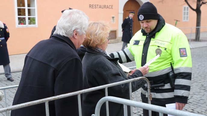 Bezpečnostní kontroly na Pražském hradě