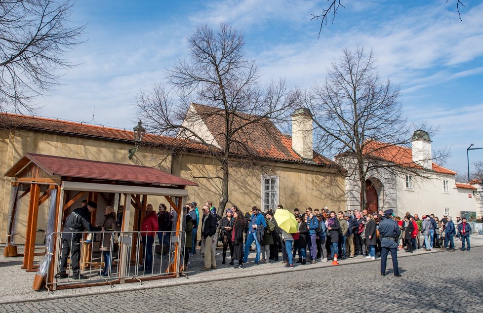 Bezpečnostní kontroly na Pražském hradě 