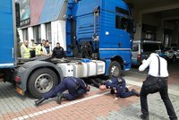Kontroly v Hatích důkladně prokleply náklaďáky: Rumun se vykoupil stotisícovou kaucí!