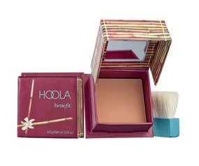 Bronzer Hoola, Benefit, 1090 Kč. Koupíte na www.sephora.cz.