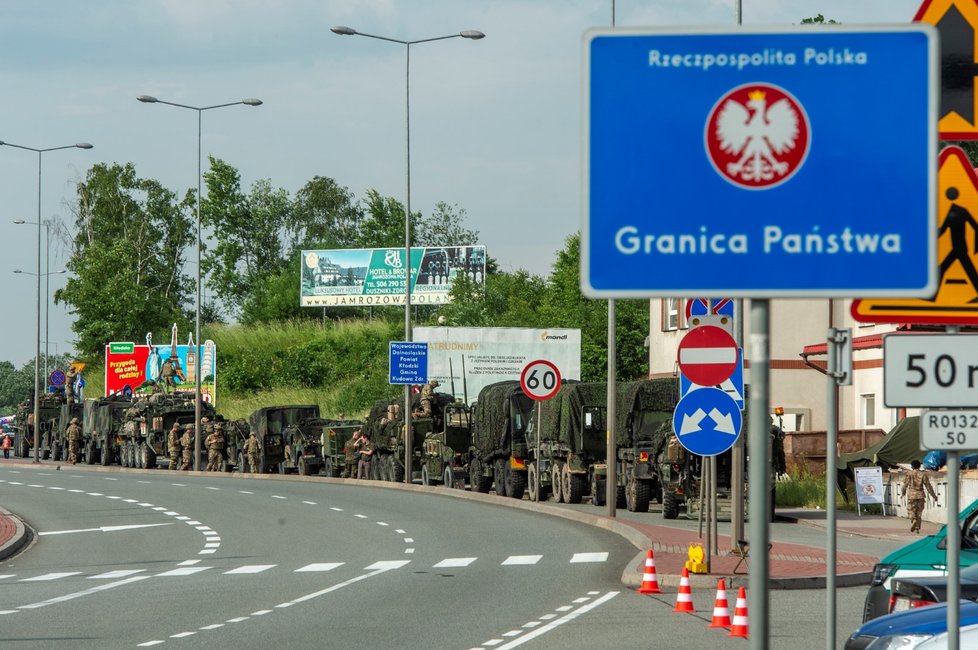 Americký konvoj bez většího zdržování projel Českem do Polska přes přechod v Náchodě.