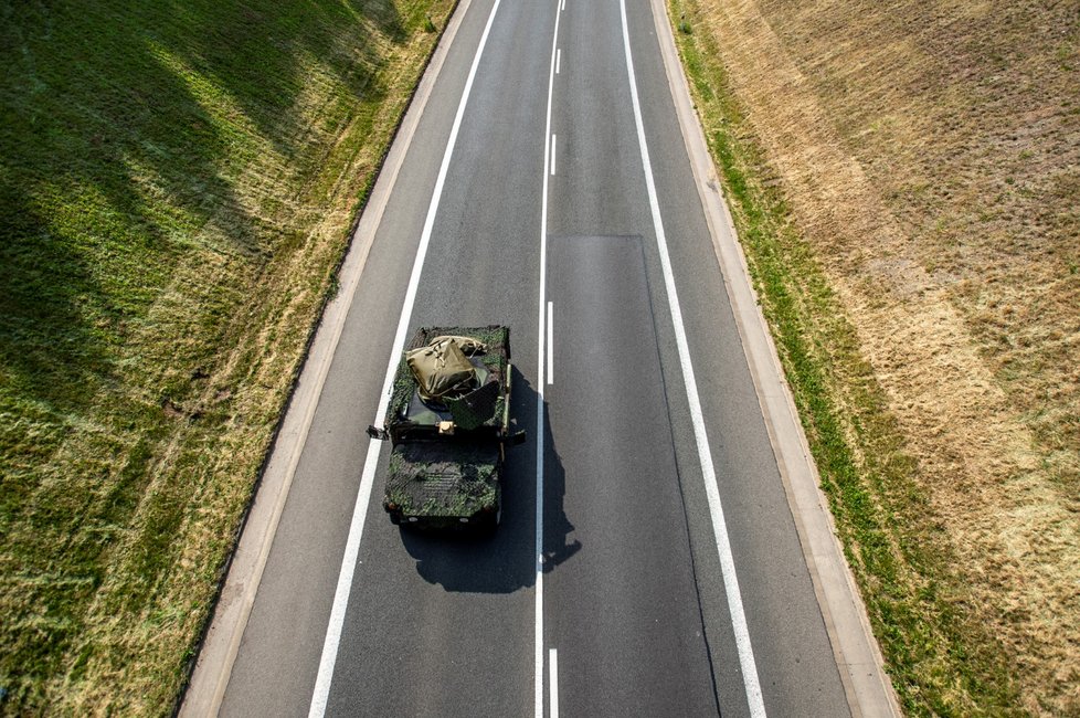 Americký konvoj bez většího zdržování projel Českem do Polska přes přechod v Náchodě.