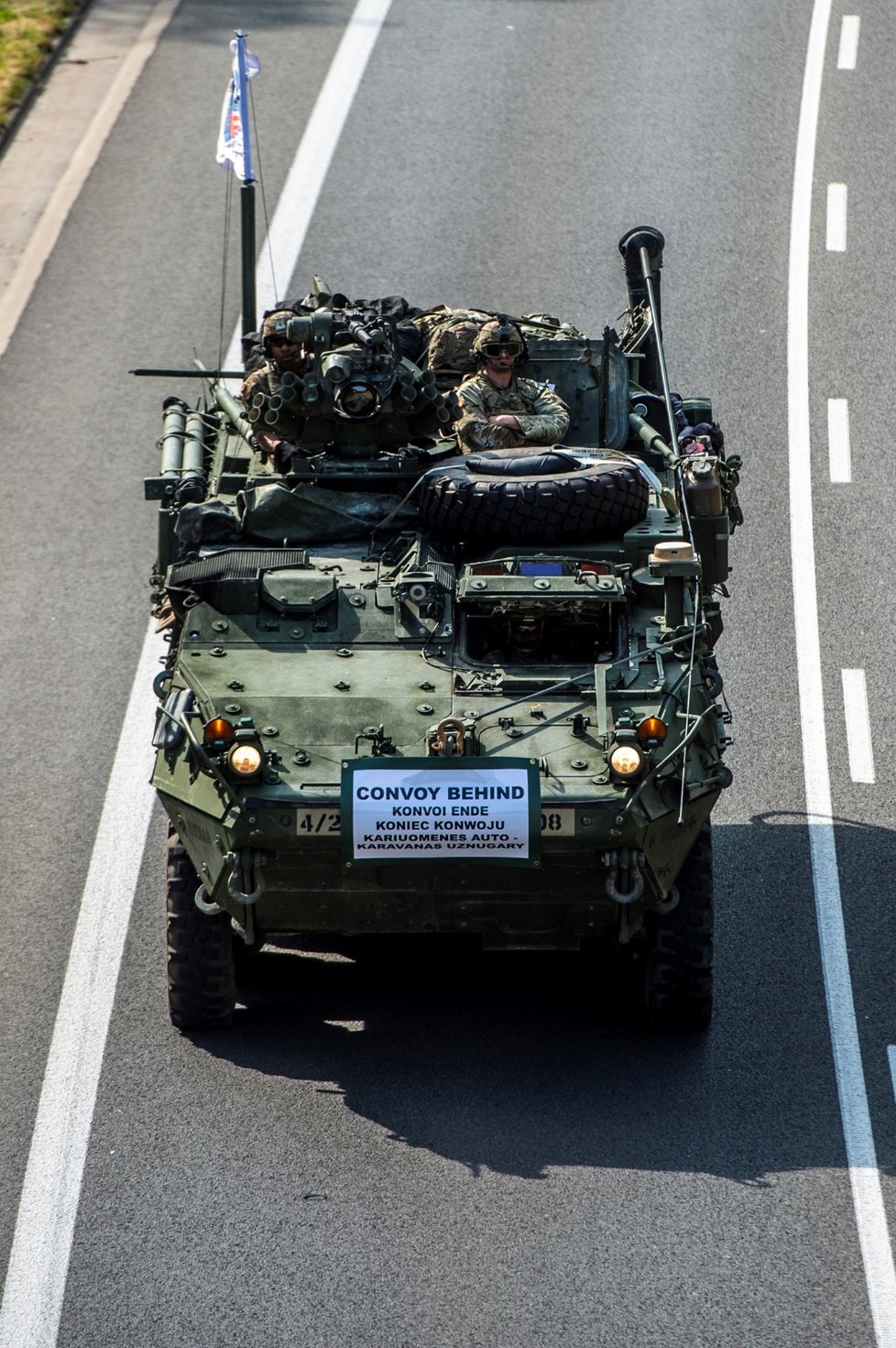 Americký konvoj bez většího zdržování projel Českem do Polska přes přechod v Náchodě.