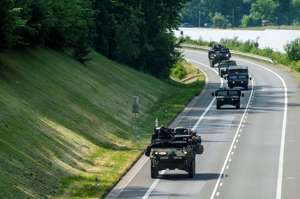 Americký konvoj bez většího zdržování projel Českem do Polska přes přechod v Náchodě.