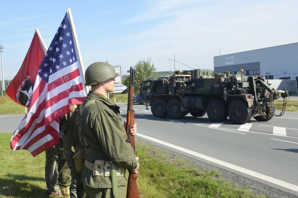 Konvoje USA jezdí Českem opakovaně. Takhle to vypadalo při průjezdu v minulosti