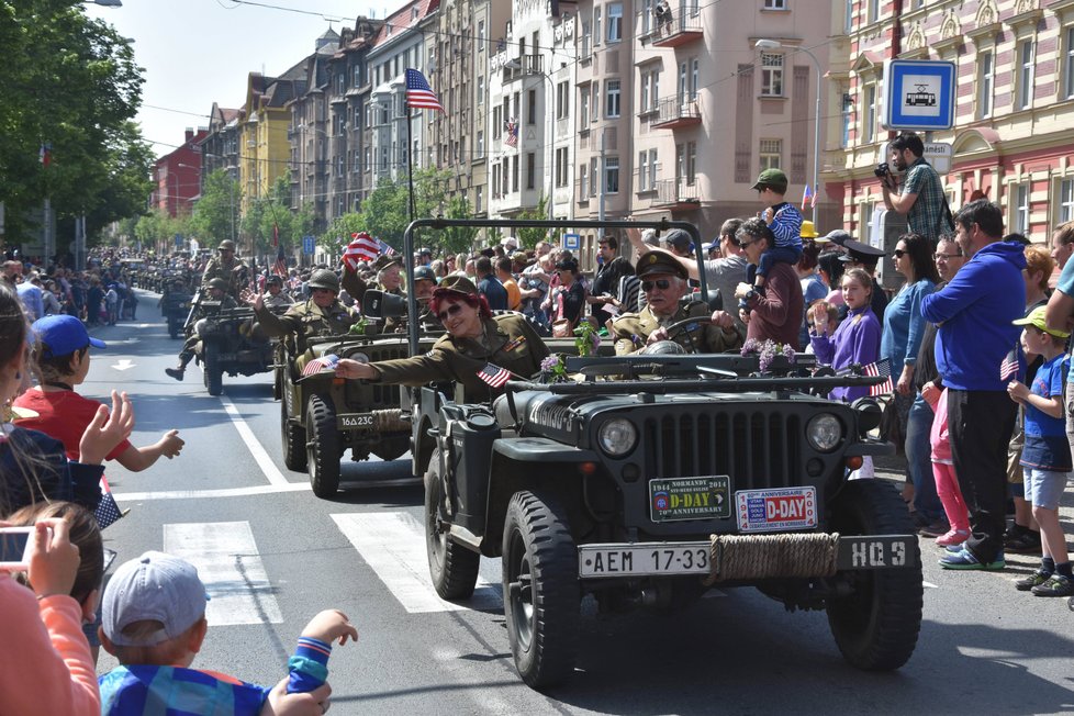 Oslavy osvobození 2018: Plzní projel konvoj historické vojenské techniky Convoy of Liberty.