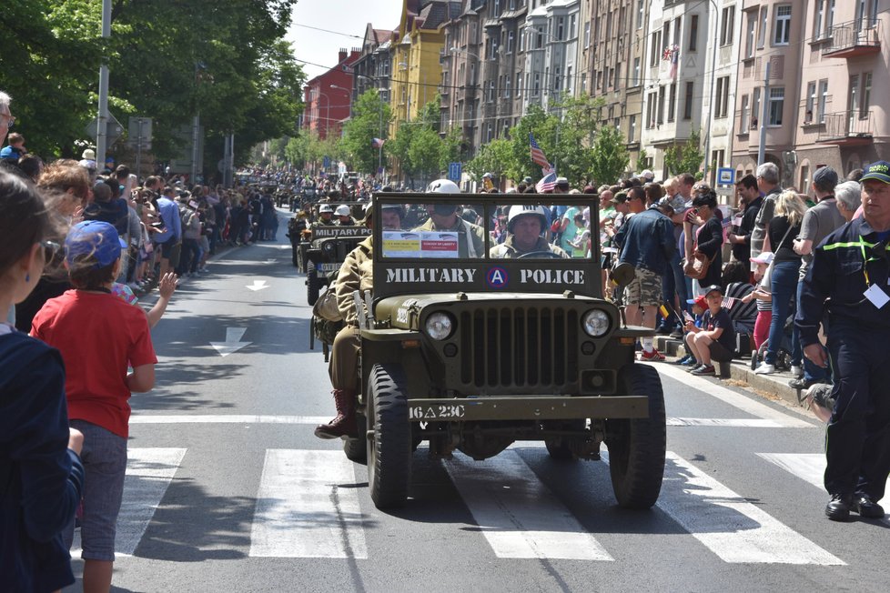 Oslavy osvobození 2018: Plzní projel konvoj historické vojenské techniky Convoy of Liberty.