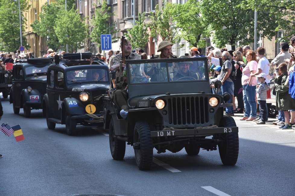 Oslavy osvobození 2018: Plzní projel konvoj historické vojenské techniky Convoy of Liberty.