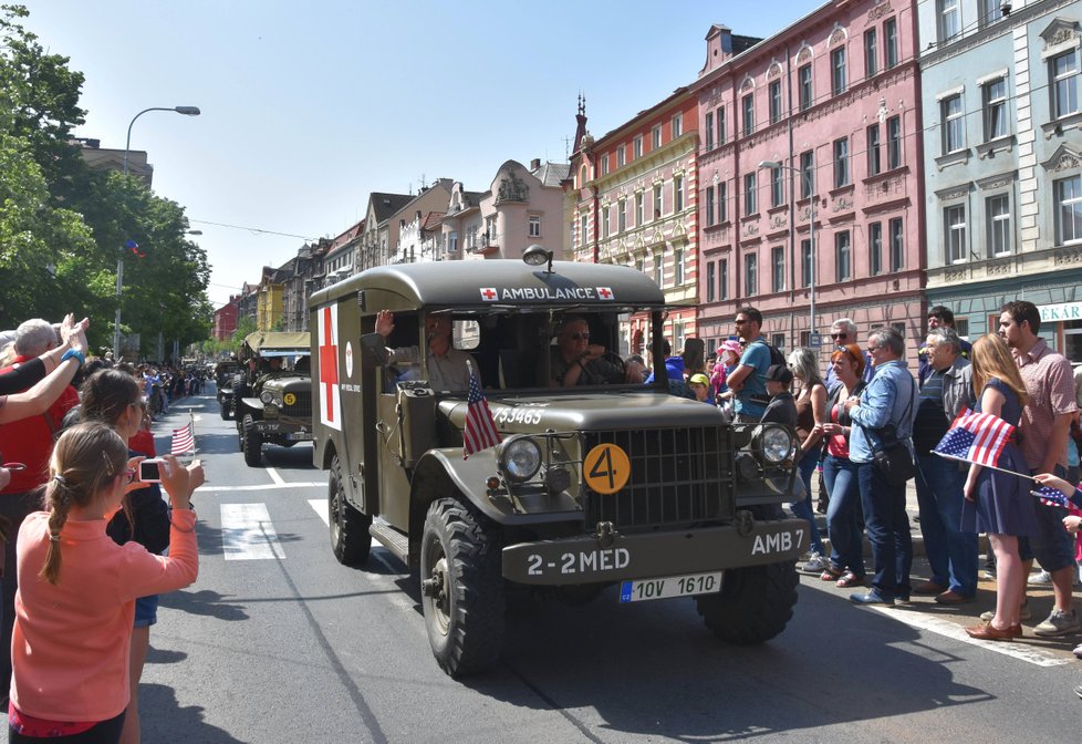 Oslavy osvobození 2018: Plzní projel konvoj historické vojenské techniky Convoy of Liberty.