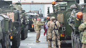 Američtí vojáci přijeli do Prahy. Zůstanou tu z pátku na sobotu.
