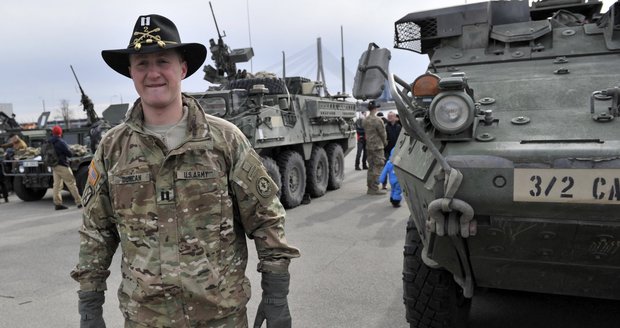 Konvoj USA: Protesty musí řešit česká eskorta, říká americký major