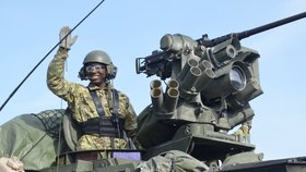 Konvoj USA na dálnici D5 mezi Rozvadovem a Plzní