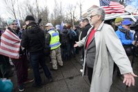 Ruskej šváb, ruskej šváb! křičeli na napáleného velitele odpůrců konvoje Vyvadila