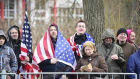 Vítání amerického konvoje v Praze na Ruzyni