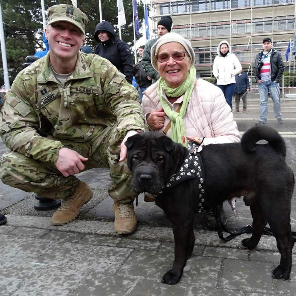Konvoj USA v Česku: S vojáky zapózoval i pes Barney