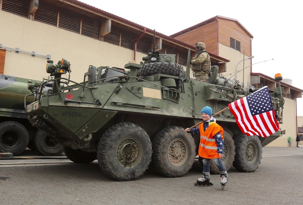 Konvoj USA v Česku: Možnost vyfotit se s Američany využila řada lidí