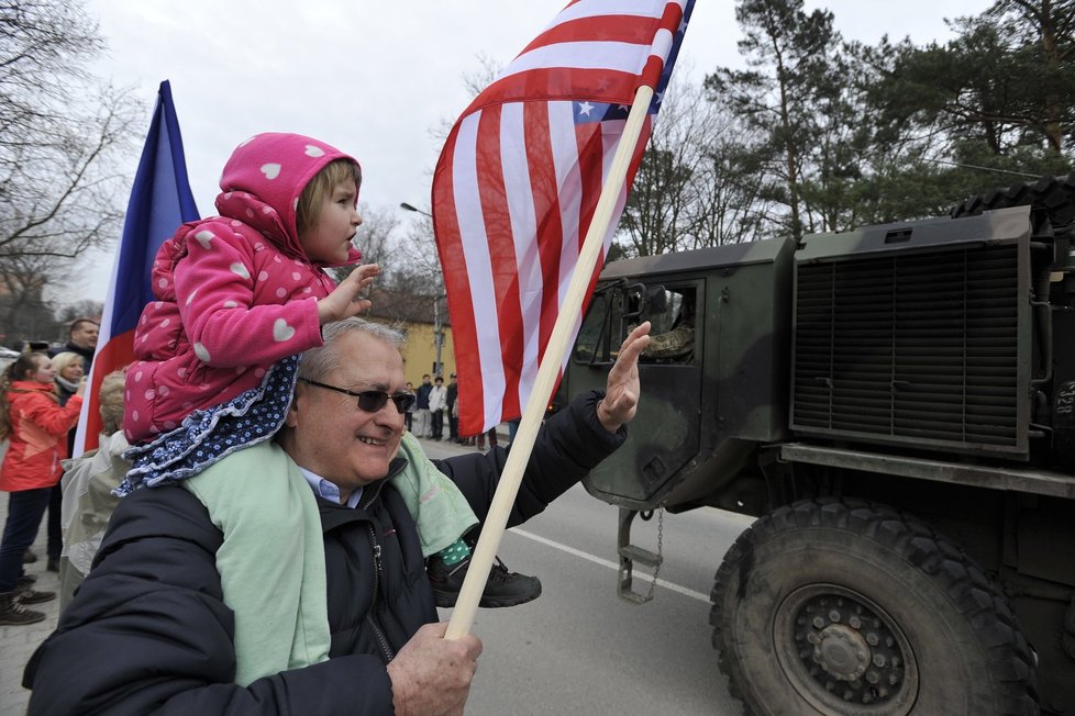 Konvoj USA v Česku: Američané se dočkali vřelého přivítání