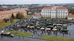 15 000 lidí obdivovalo vojenské vozy