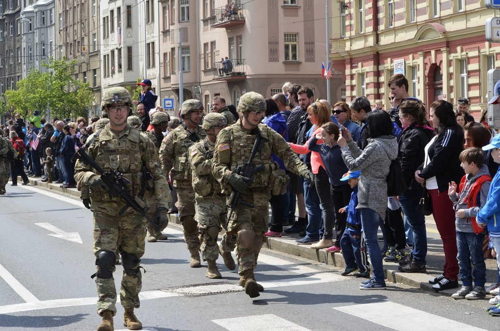 Oslav 2017 se zúčastnili i vojáci současné americké armády.