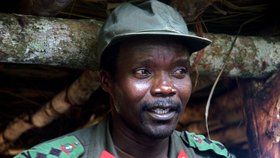 Momentálně nejhledanější zločinec světa: Africký tyran Kony z Ugandy. V Africe stojí v čele Armády božího odporu