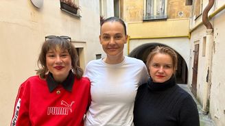 Poezie se vrací do Rubínu: A studio Rubín uvede multižánrovou inscenaci Korále okolo hrdla. Premiéru bude mít 3. května Poezie se vrací do Rubínu: A studio Rubín uvede multižánrovou inscenaci Korále okolo hrdla. Premiéru bude mít 3. května