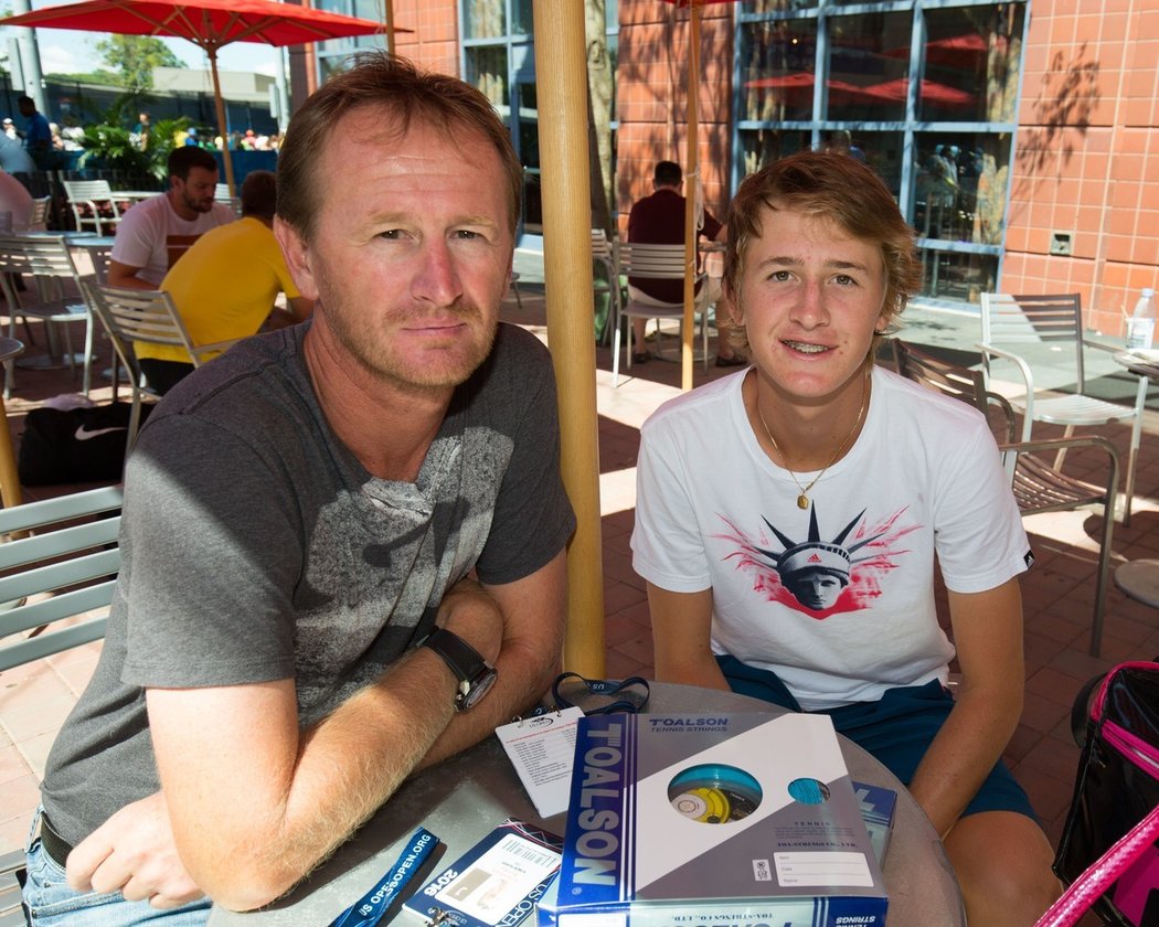 Petr Korda se synem a nastupující hvězdou světového tenisu Sebastianem