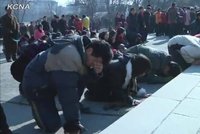 Divadlo pro kamery: Korejci hystericky oplakávají smrt Kima