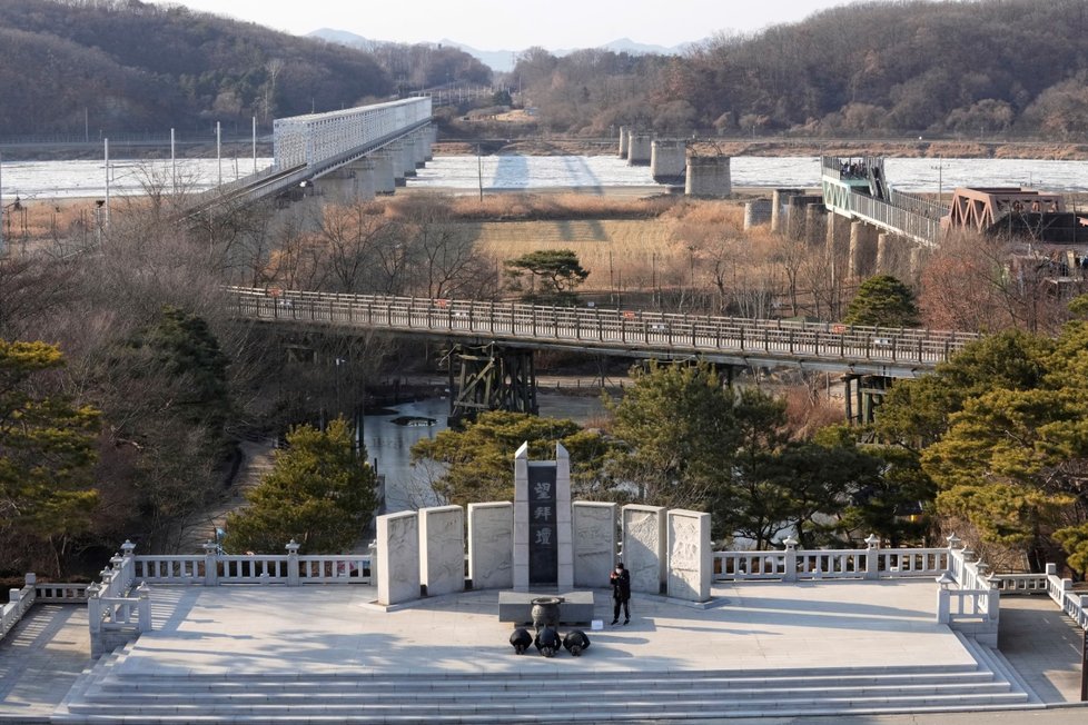 Pchadžu, Jižní Korea: Severokorejští exulanti se klaní předkům.