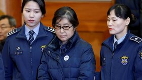 Důvěrnice exprezidentky Čche Sun-sil čelí obvinění ze zneužití pravomocí.