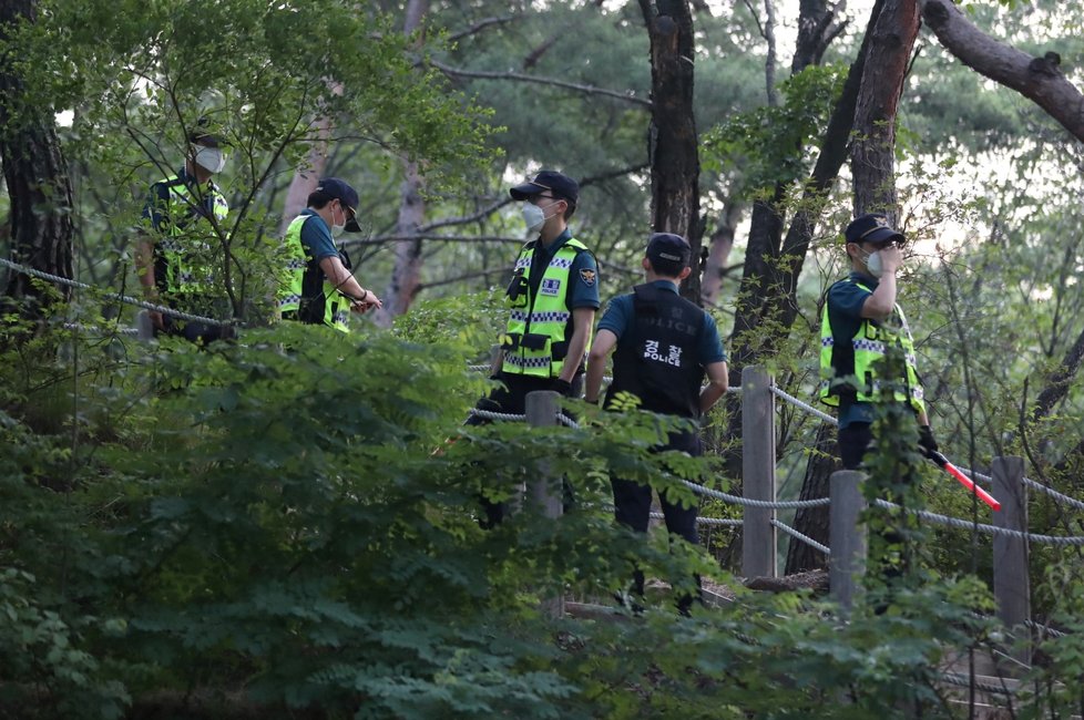 Policejní pátrání po starostovi Soulu.