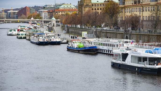 Většinu pražských lodí může krize potopit. Rozhodne jaro