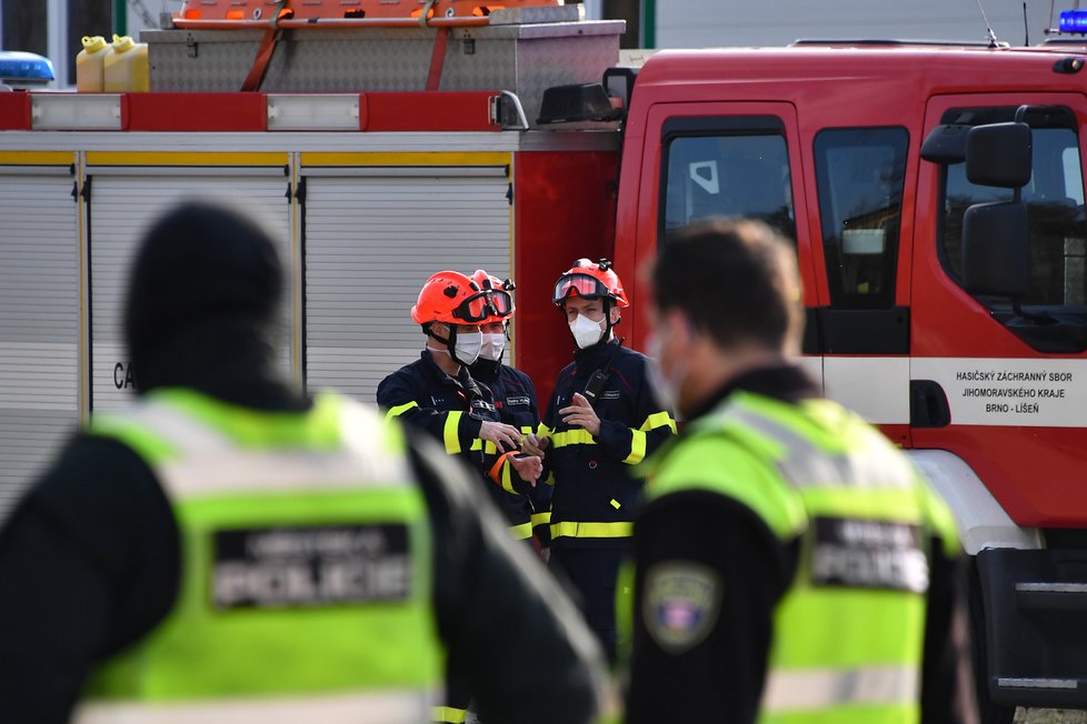 Tři strážníci z Brna skončili v karanténě poté, co se dostali do kontaktu s opilcem s teplotou. 