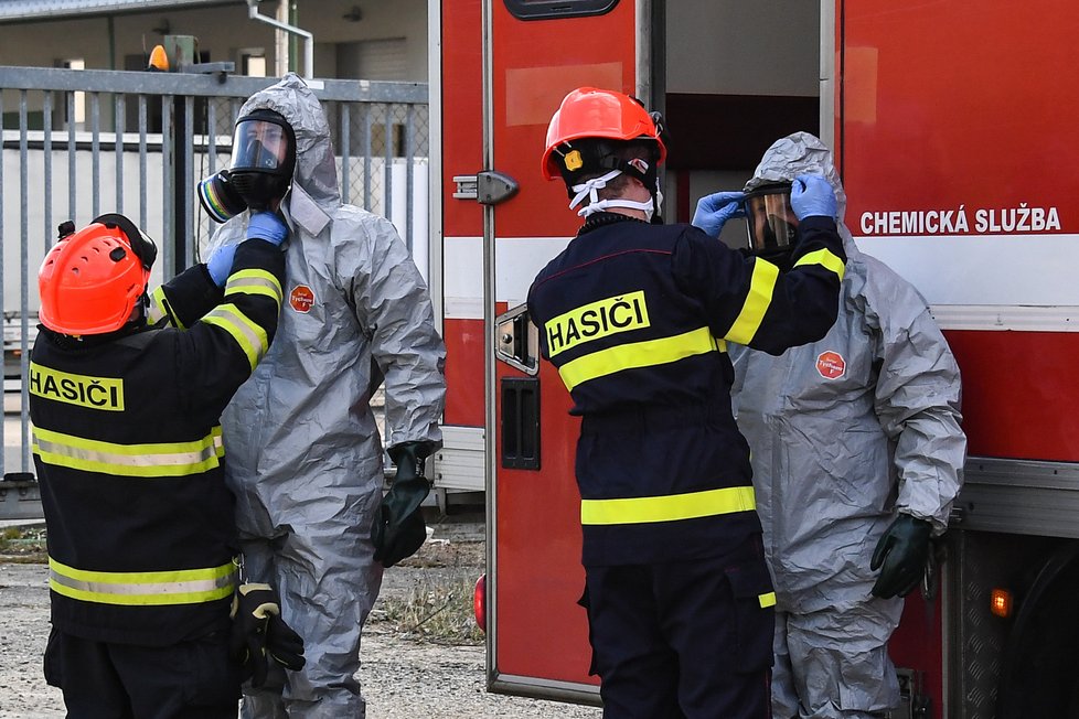 Tři strážníci z Brna museli projít dekontaminací po kontaktu s opilcem, který měl teplotu 38,5 °C.