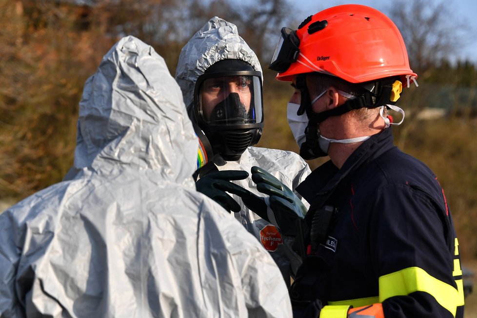 Tři strážníci z Brna museli projít dekontaminací po kontaktu s opilcem, který měl teplotu 38,5 °C.