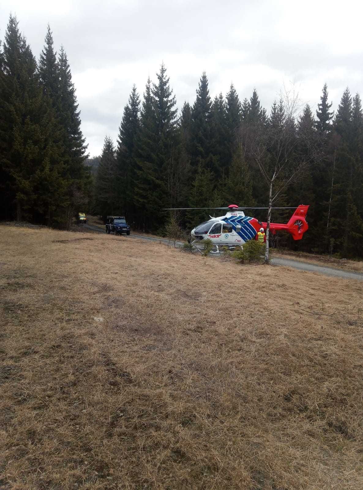 O víkendu se snažili horští záchranáři resuscitovat výletníka (†52), který zkolaboval cestou na Mravencovku. Oživit se ho nepodařilo.