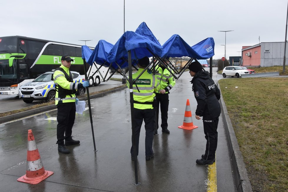 Kontroly na hraničním přechodu s Německem na dálnici D5 v Rozvadově na Tachovsku