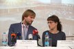 Šéfka hygieniků Eva Gottvaldová s ministrem zdravotnictví Adamem Vojtěchem na mimořádné tiskové konferenci k opatřením kvůli koronaviru. (26.1.2020)