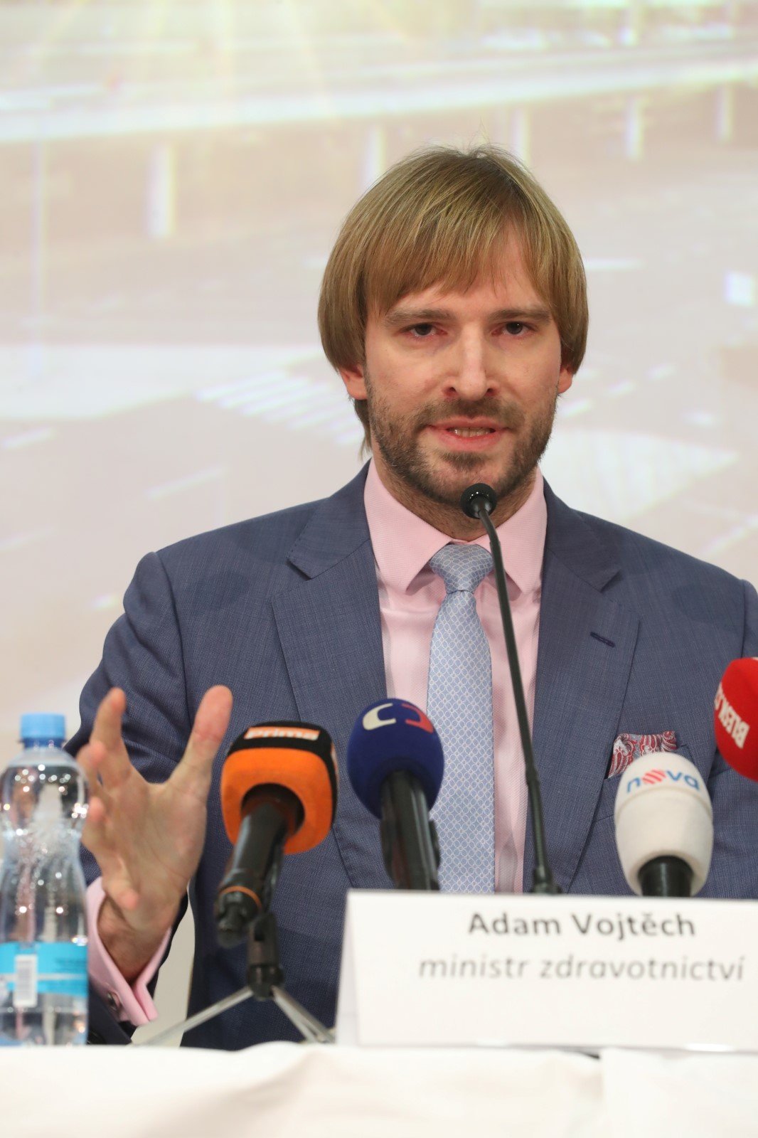 Ministr zdravotnictví Adam Vojtěch na mimořádné tiskové konferenci k opatřením kvůli koronaviru. (26.1.2020)