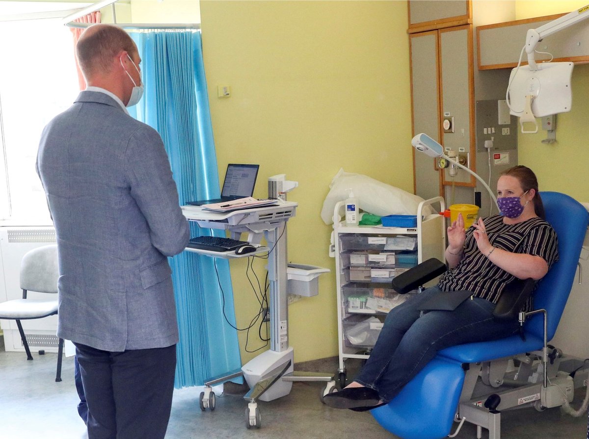 Princ William navštívil laboratoře, kde se vyrábí vakcína proti koronaviru (25. 6. 2020)