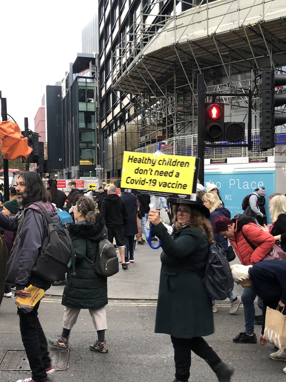 Demonstrace odpůrců protikoronavirových restrikcí a zejména povinného očkování