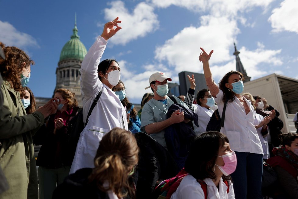 Koronavirus v Argentině: Protesty zdravotníků (12.8.2021)