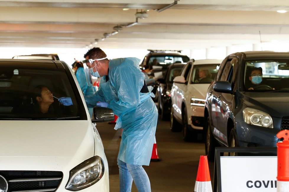 V Melbourne probíhá masivní testování lidí na koronavirus.